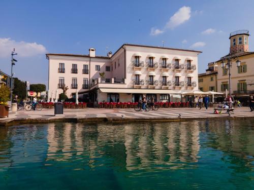 Lazise Old Town Hotel | La Vista Postcard Hotel
