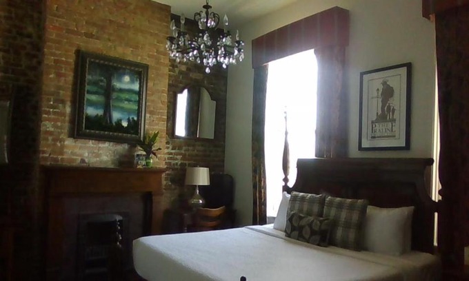 French Quarter Hotel | Lafitte Hotel & Bar
