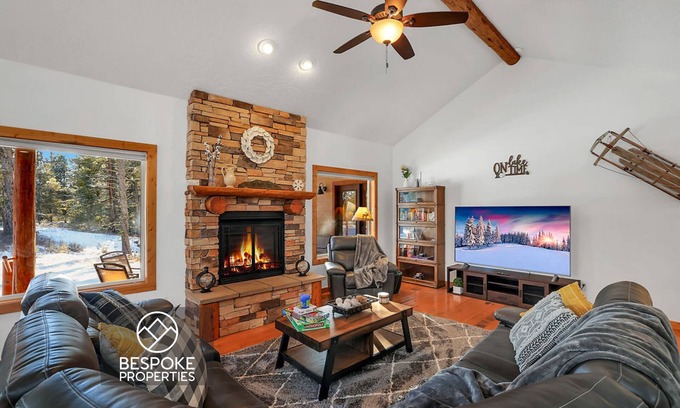 Donnelly House | Lago Vista in Donnelly: Spacious Retreat on Lake Cascade | 4 Miles to Tamarack | Room for Toys