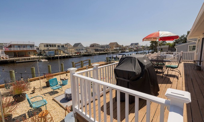Tuckerton Beach House | Lagoon Life Hideaway – Waterfront 3 BDR, Pet Friendly w/Game Room!