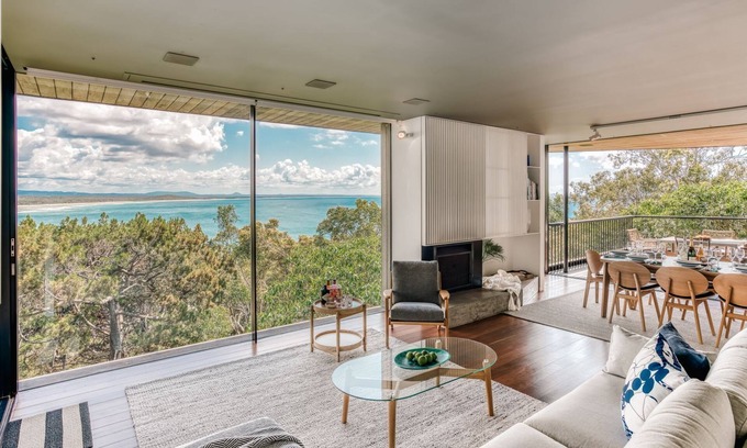 Noosa Heads House | Laguna Bay Vista - Amazing Views Over the Prestigious Laguna Bay