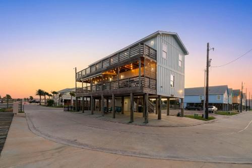 Flour Bluff House | Laguna Sunrise by AvantStay Water Views, Private Pool Minutes to Padre Island & Beaches