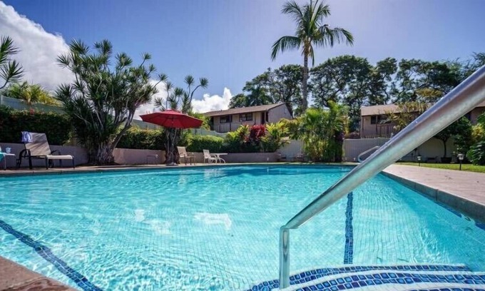 Historic Lahaina Front Street Bed & Breakfast | Lahaina 1 Block to Front St Shared 2 Bedroom Condo, 1 Private Bedroom For Guests