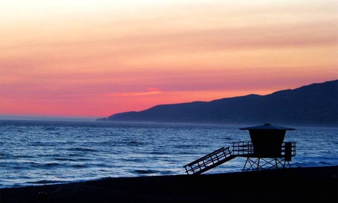 Western Malibu House | LAID BACK LIFESTYLE OF MALIBU - WALK TO THE BEACH!