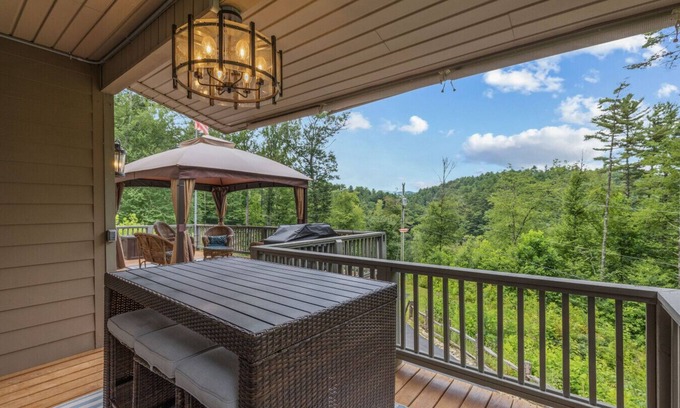 Cullowhee House | Lake access with mountain views!