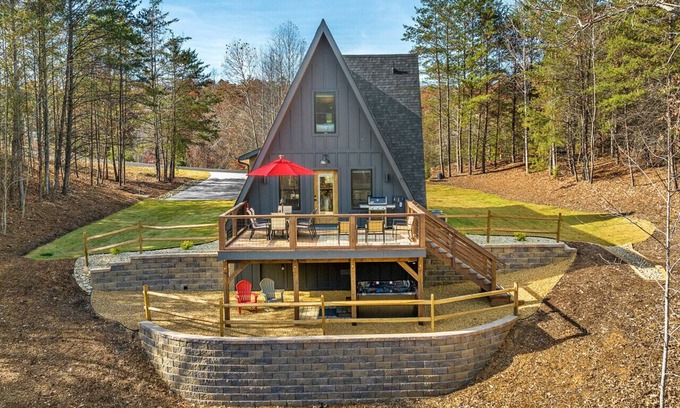 Mill Spring House | Lake Adger Open-No Restrictions! Lakefront, Private Dock, Kayaks, HotTub,Firepit