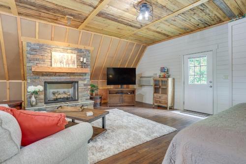 Cartersville Apartment | Lake Allatoona Area Studio with 2 Decks and Farm Views