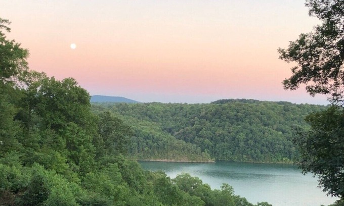 Byrdstown House | Lake and Mountain Views