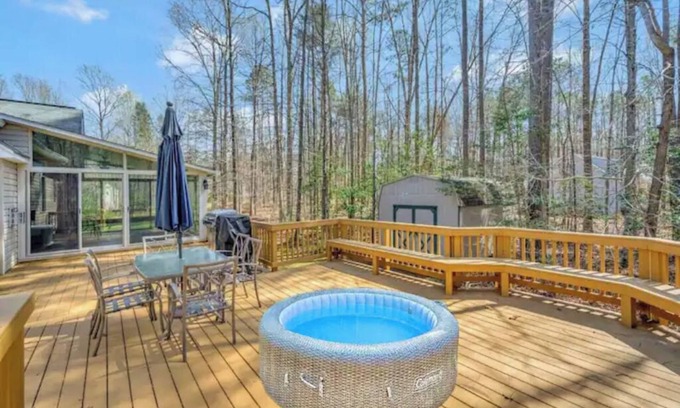Bumpass House | Lake Anna Lakeside Luxury:6BR w/Game Room, Cinema, Hot tub and Grill