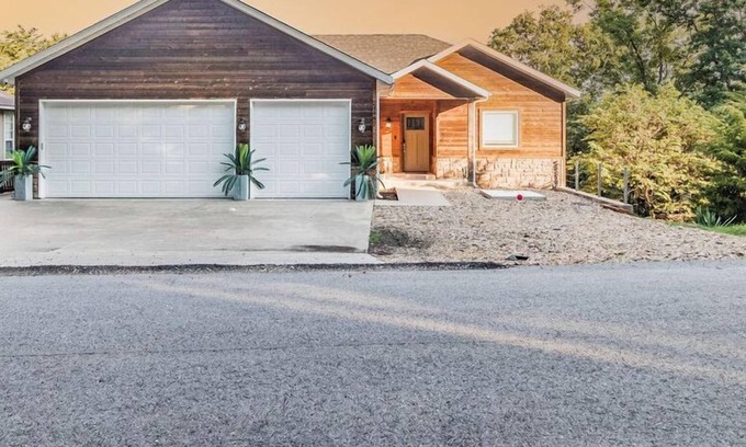 Lost Bridge Village House | LAKE ARCADE - 5bd 4bth, FAMILY FUN SPOT, 3 stories