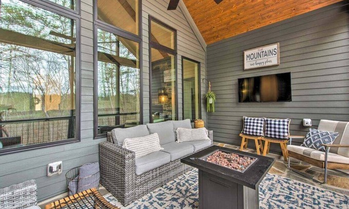 Waleska House | Lake Arrowhead Home w/Hot Tub & Gameroom!