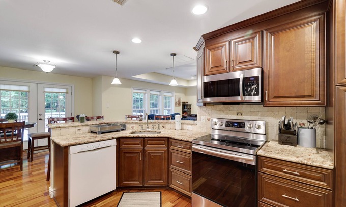 Thornhurst House | Lake Arrowhead Retreat: 3BR/2BA Home with Pool and Lake Access
