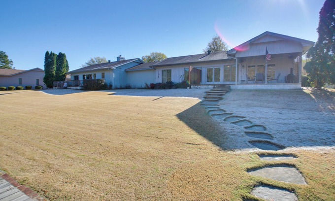Hot Springs Village House | Lake Balboa Access: Home w/Dock & Yard