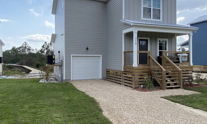 Carrabelle House | LAKE, BEACH, MARINA, FISHING, NATURE HIKING, THIS HOME HAS IT ALL!