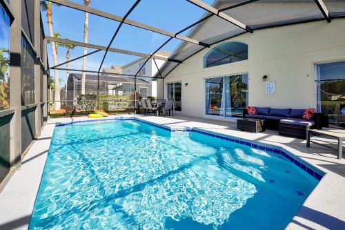 Lake Berkley House | Lake Berkley Home: Pool, Lakefront & near Disney
