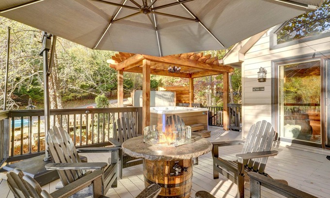 Blue Ridge House | Lake Blue Ridge cabin on lake, creek/hot tub, Creekside Storie. Hot Tub, Cohutta Forest, Hiking, Bik