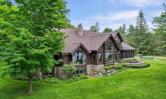 Three Lakes House | Lake Breeze Luxury Executive Retreat