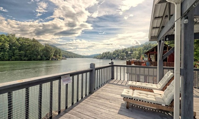 Clayton House | Lake Burton Bungalow with Top Dock & Scenic Patio