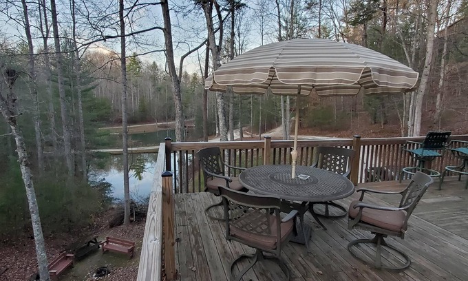 Rogers Cabin | Lake Cabin, Prime Location, Quiet Gated Community, Wi-Fi, Smart TV's, Swim, Fish