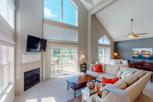 La Follette House | Lake Casa