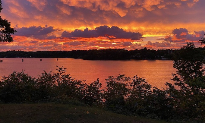 Berrien Springs House | Lake Chapin Sunset View Home