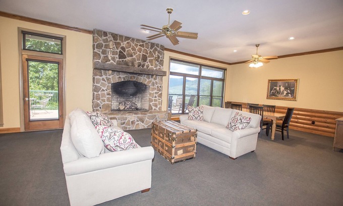 Hiawassee Hotel | Lake Chatuge Lodge