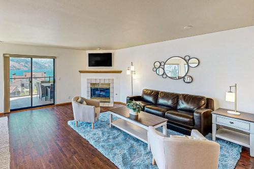 Chelan Apartment | Lake Chelan Shores: Lakeside Luxury #19-5
