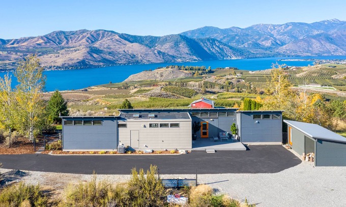 Chelan House | Lake Chelan Vacation Rental with private pool and hot tub, sleeps up to 6 adults