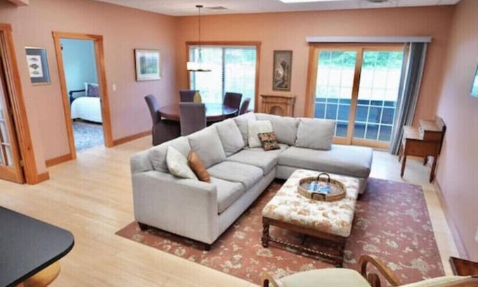 Glendale Condo | Lake Condo 2 Bedroom