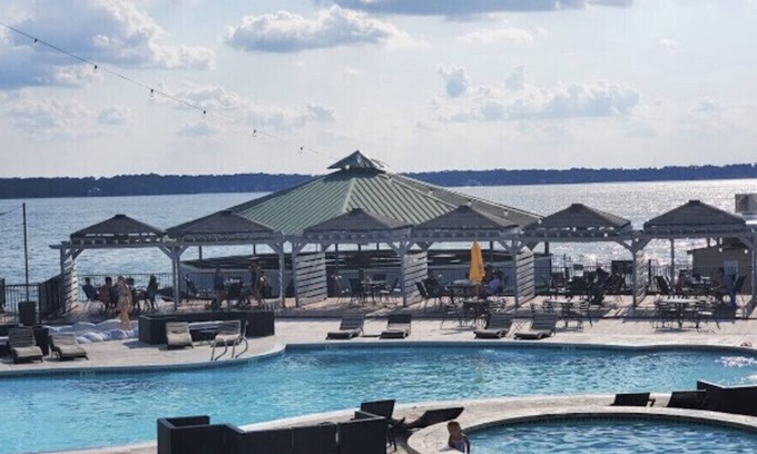 Seven Coves Condo | Lake Conroe Waterfront Suite 205
