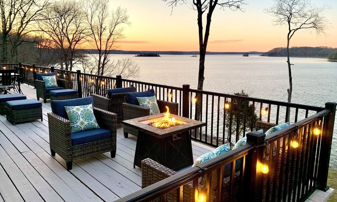 Cadiz House | Lake Country - Waterfront With Style