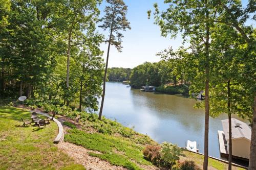 Mineral House | Lake Daze