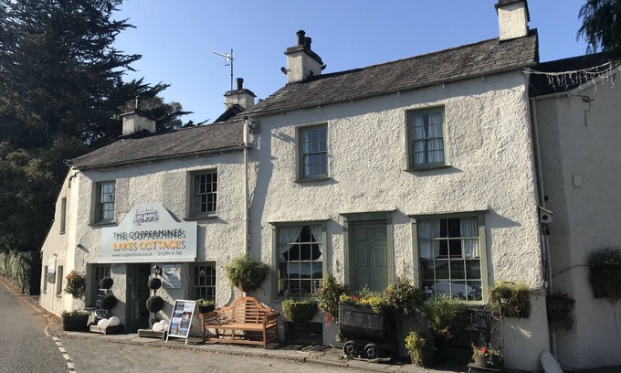 Coniston Apartment | Lake District village apartment with private riverside hot tub