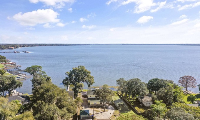 Tavares House | Lake Dora at the Entrance to the Famous Dora Canal and Americas Sea Plane Base