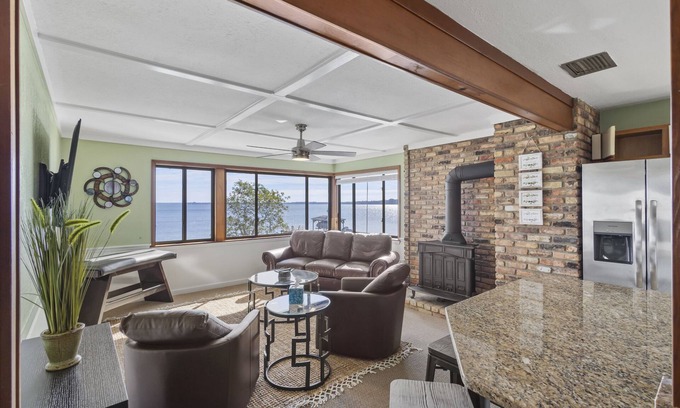 Tavares House | Lake Dora/Canal House Exceptional views! Close to downtown Tavares & Mount Dora!