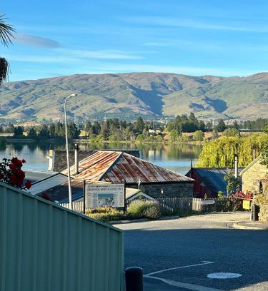 Lowburn Bed & Breakfast | Lake Dunstan Trailhouse