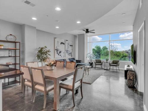 South Eola Apartment | Lake Eola Thornton Park Modern 2Bed 2Bath Secure Parking