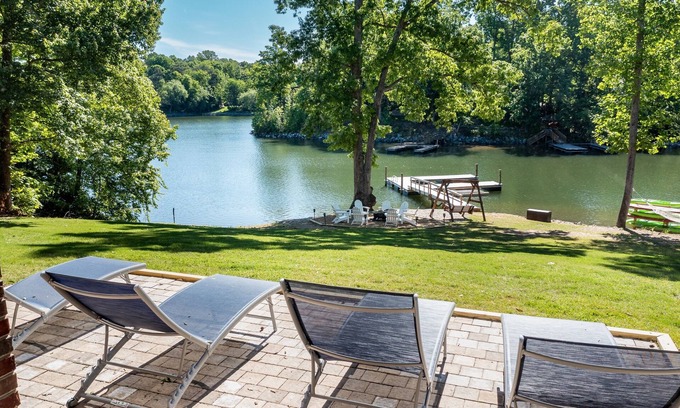 Mooresville House | Lake Escape's Sunny Daze