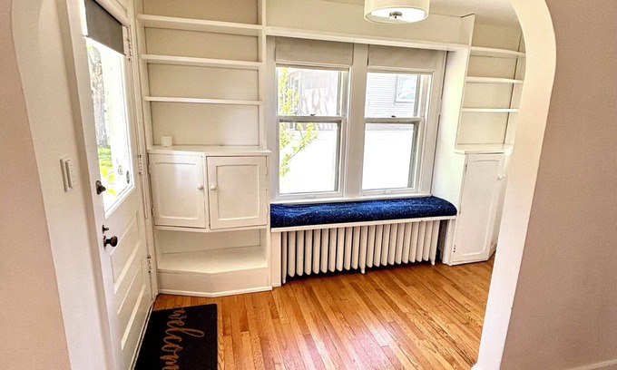 Saint Joseph House | Lake Escape! Walk to Beach, Cafes, and Shops in Saint Joseph, MI!