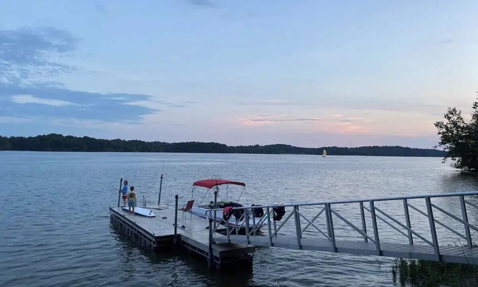 Cynthiana House | Lake front 3-bedroom house @ Rocky Fork Lake with Private Dock