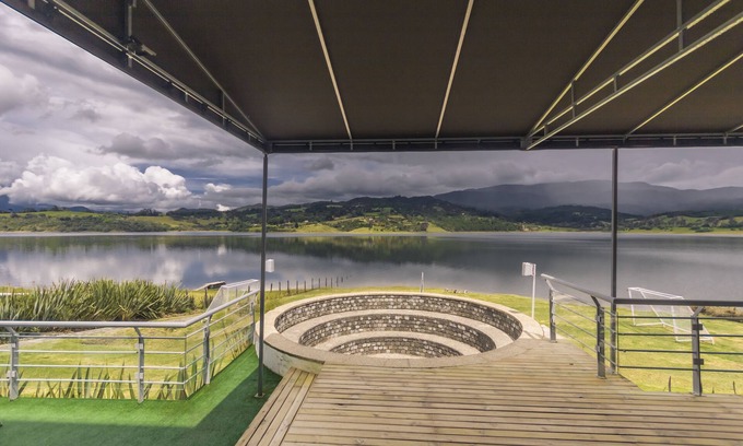 Choconta Hotel | Lake front amazing house