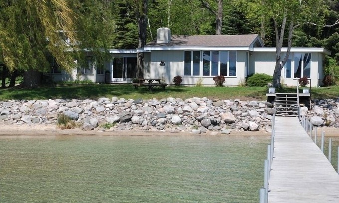 Charlevoix Cottage | Lake Front Cottage on the north shore of Lake Charlevoix