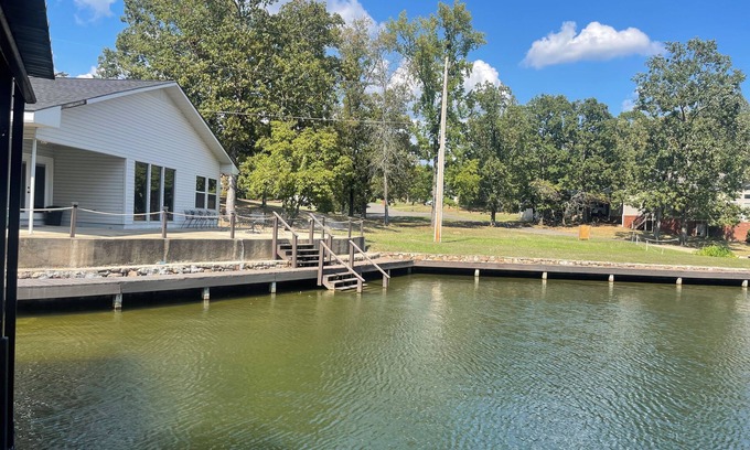 Tanglewood Estates House | Lake Front Cozy Home in Quiet Cove with 2 Boat Slips