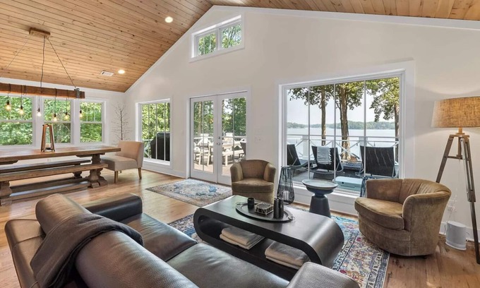 Buckhead House | Lake front home on Lake Oconee with private dock, hot tub and firepit