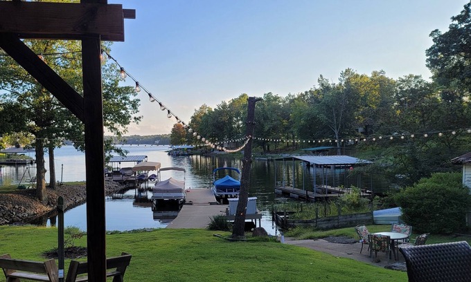 Marion House | Lake front house that's easy and quick to get to, and close to everything