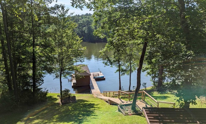 Milledgeville House | Lake Front house in quiet cove on Lake Sinclair Pets Allowed