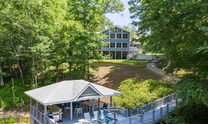 Valley House | Lake front Lake Harding home 30 min from Auburn & Columbus, 1.5 hrs from ATL