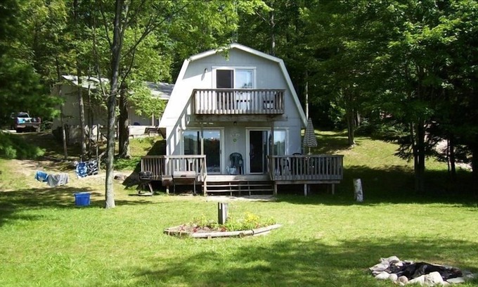 Irons Cottage | Lake Front, Recently Renovated 3 Bedroom Cottage, Harper Lake