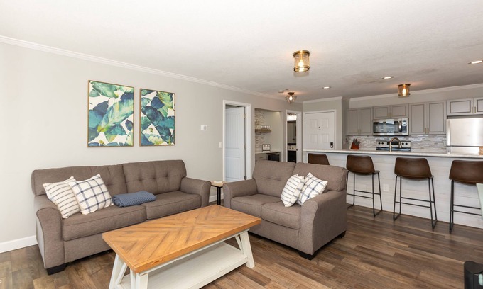 Osage Beach Condo | LAKE FRONT, UPDATED 2 BED 2 BATH OSAGE BEACH