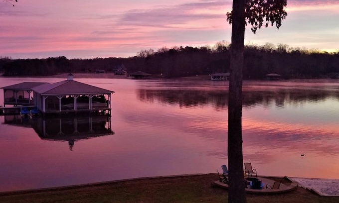 Bumpass House | Lake Front Views 🔹 Boathouse 🔹 FirePit🔹 Private Beach 🔹 Theater Room
